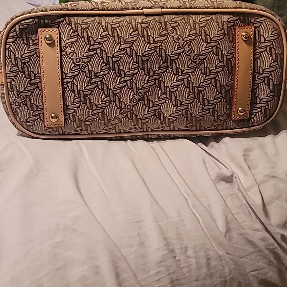 🆕Dooney & Bourke Brown and Tan Handbag